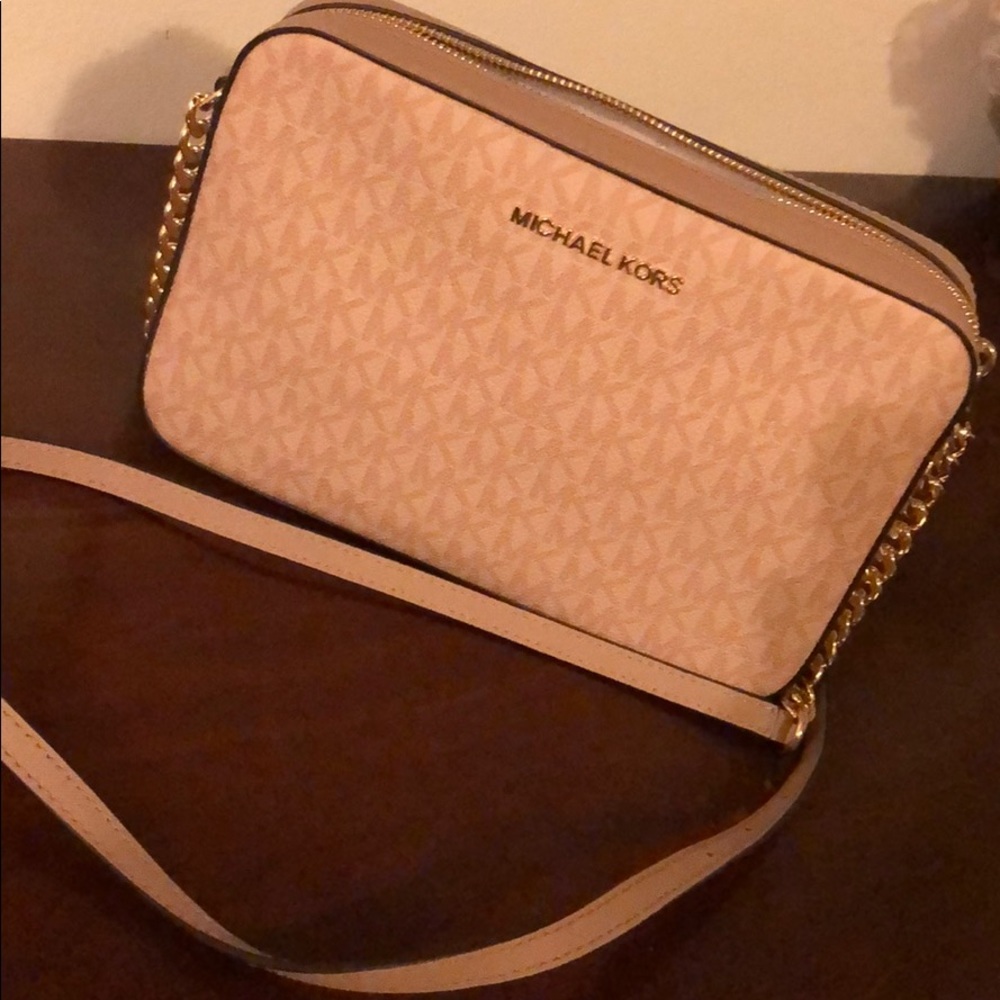 Michael kors crossbody bag
